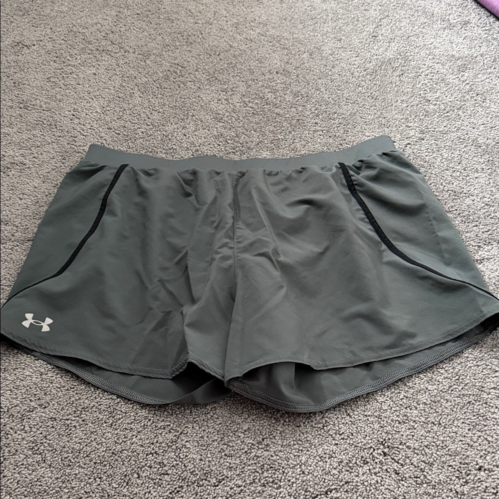 Women’s Under Armour Shorts - Picture 5 of 6